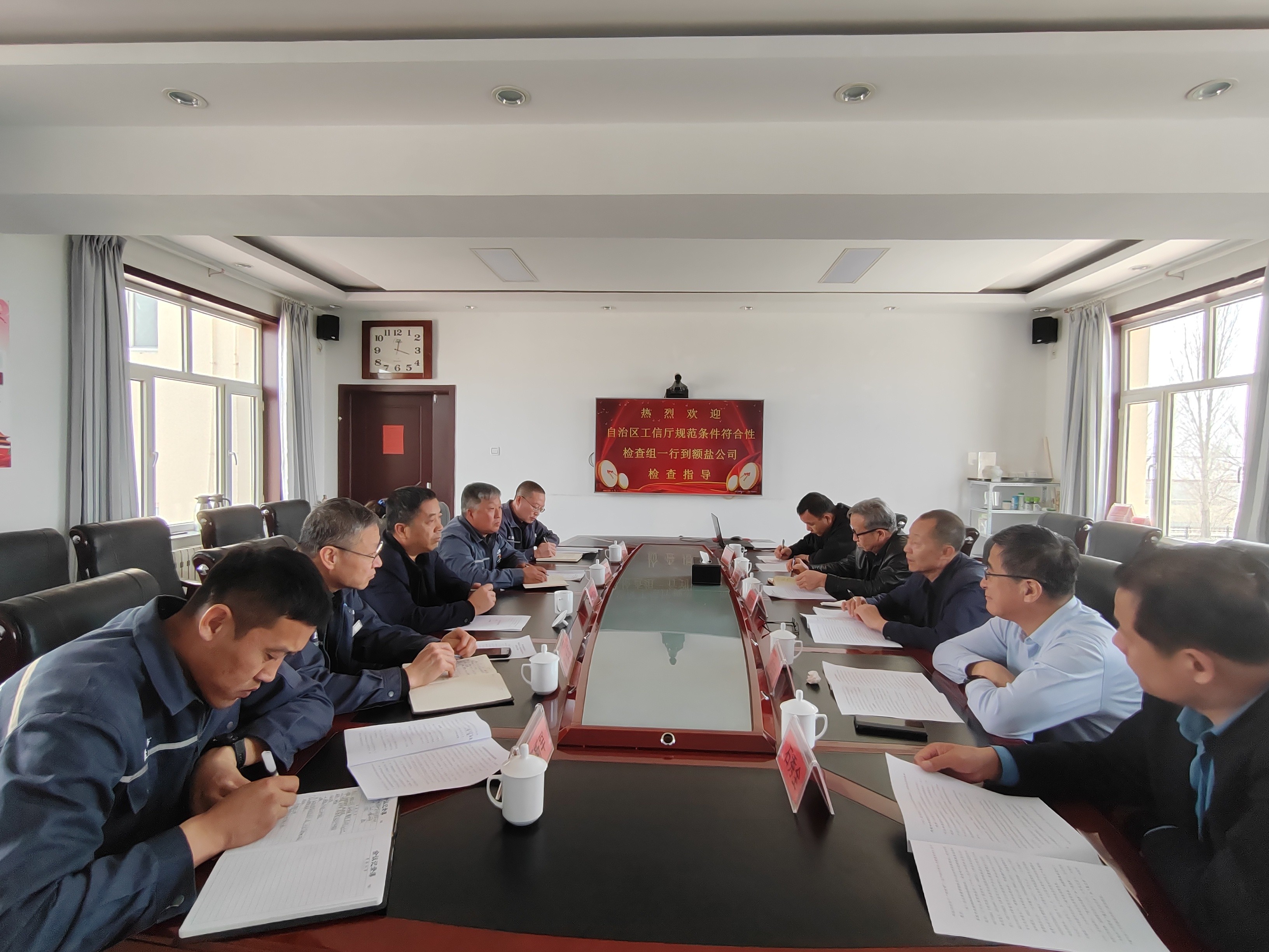 自治區(qū)工信廳到額鹽公司進行食鹽定點生產(chǎn)、批發(fā)企業(yè)規(guī)范條件符合性工作檢查調(diào)研