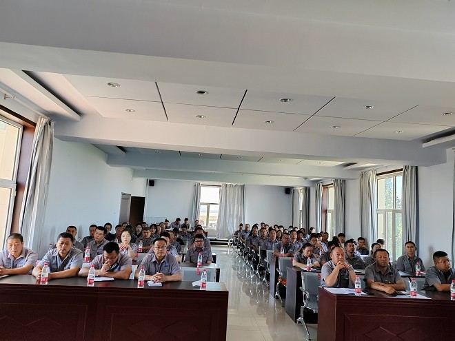 額吉淖爾制鹽有限公司工會(huì)成功召開第十八屆一次會(huì)員代表大會(huì)暨十八屆一次職工代表大會(huì)