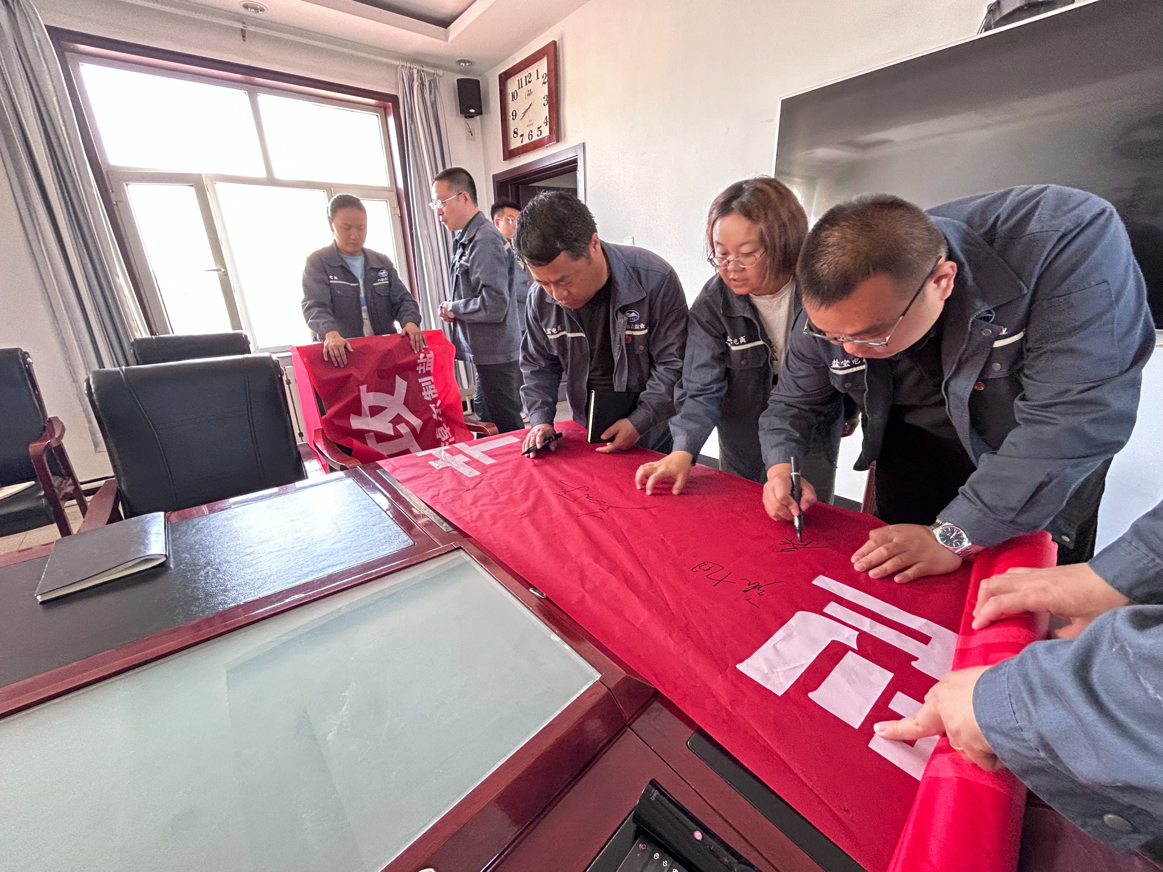 額鹽公司積極響應(yīng)全國節(jié)能宣傳周與全國低碳日倡議開展“綠色轉(zhuǎn)型，節(jié)能攻堅(jiān)”宣傳活動(dòng)