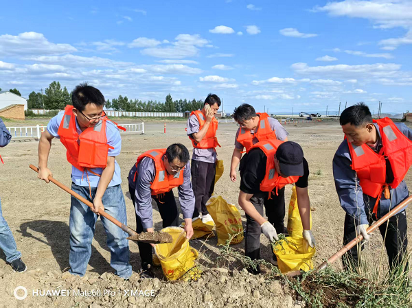 額鹽公司安全生產(chǎn)月開展應急救援演練