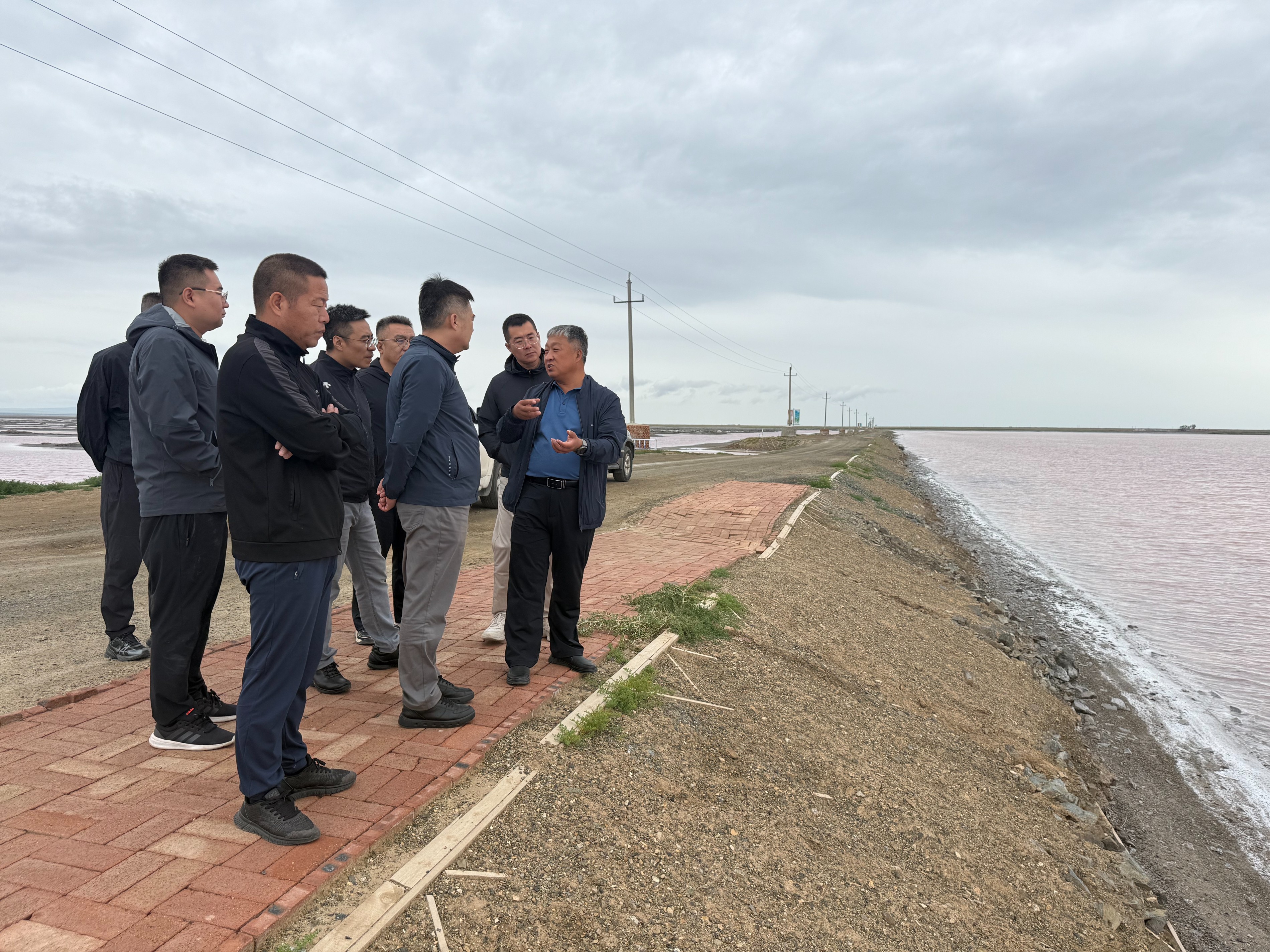 錫盟工信局局長(zhǎng)郭義到額鹽公司調(diào)研工業(yè)經(jīng)濟(jì)穩(wěn)進(jìn)提質(zhì)工作同步督導(dǎo)安全生產(chǎn)
